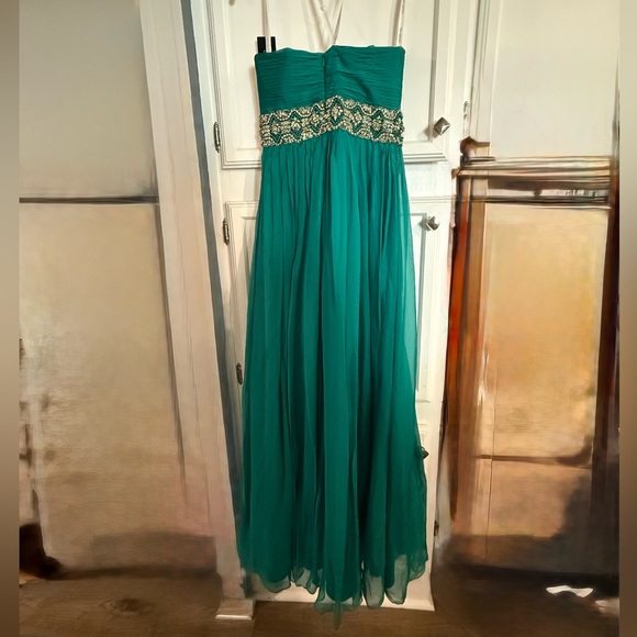 Sherri Hill Formal Gown - Picture 11 of 11